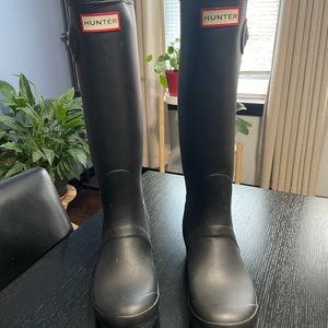 Hunter tall rain boots in size 7